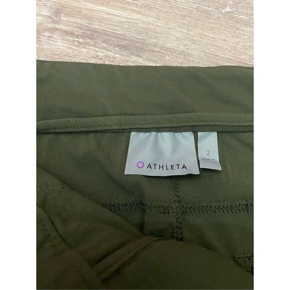 Athleta Women's Shorts Front Zipper Pockets Lightweight Quick Dry Women’s Sz 2 - Picture 2 of 4